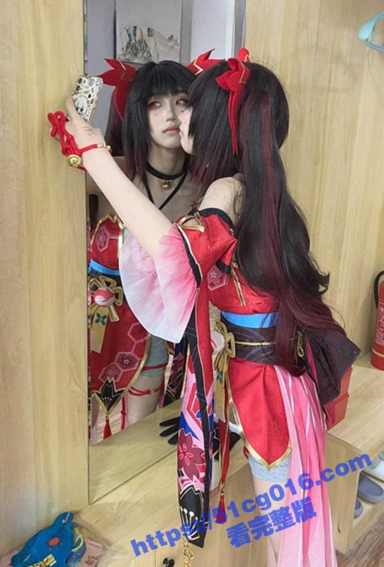 足控爱好者福音 清纯女大cos花火 绝对高颜美腿玉足 嫩脚被摄影师咸猪手随意摆弄 这个颜值能打几分-51吃瓜网