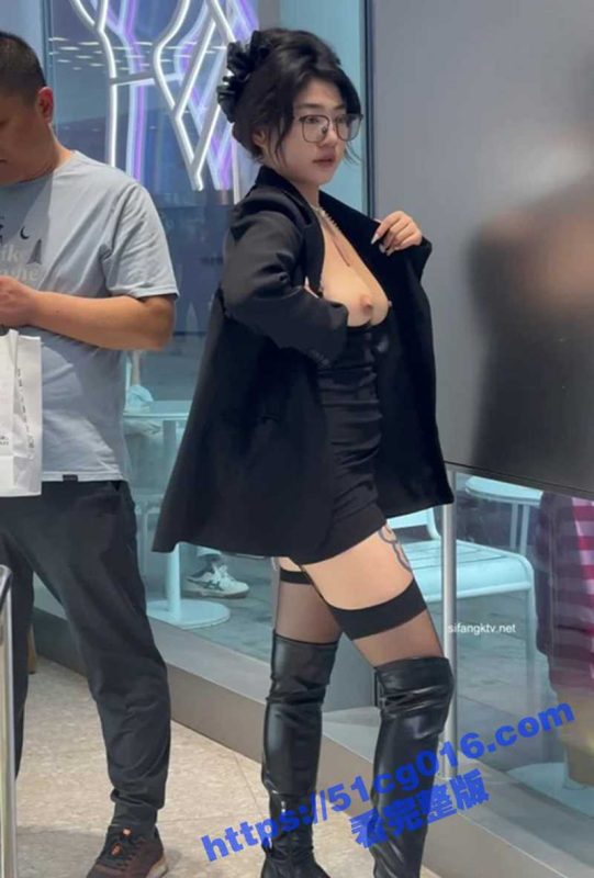 广州顶级微坦母狗 真实户外极限露出 专门在人前露出的小母狗 隔着屏幕都觉得刺激-51吃瓜网