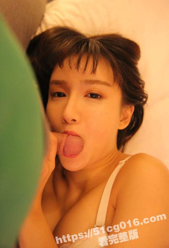 秀人网高颜值美乳网红 周大萌 拍摄大尺度私房照后被摄影师诱奸内射 呻吟娇喘妩媚动人！-51吃瓜网