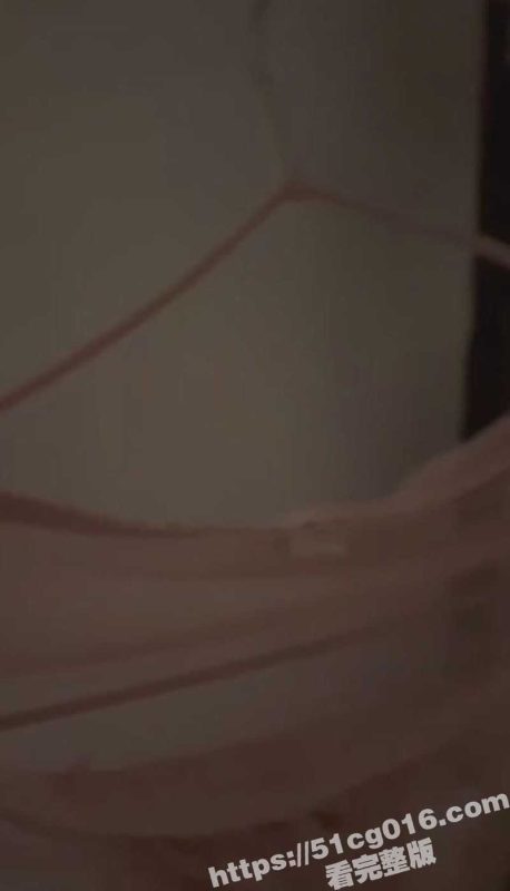 这是哪位瓜友干的事  一眼就看上这粉色小内裤了 偷过来赶紧闻一闻提神醒脑 洗衣液味道直冲脑门-51吃瓜网