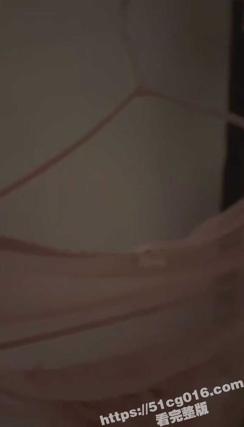 这是哪位瓜友干的事 一眼就看上这粉色小内裤了 偷过来赶紧闻一闻提神醒脑 洗衣液味道直冲脑门 - 51吃瓜网-51吃瓜网