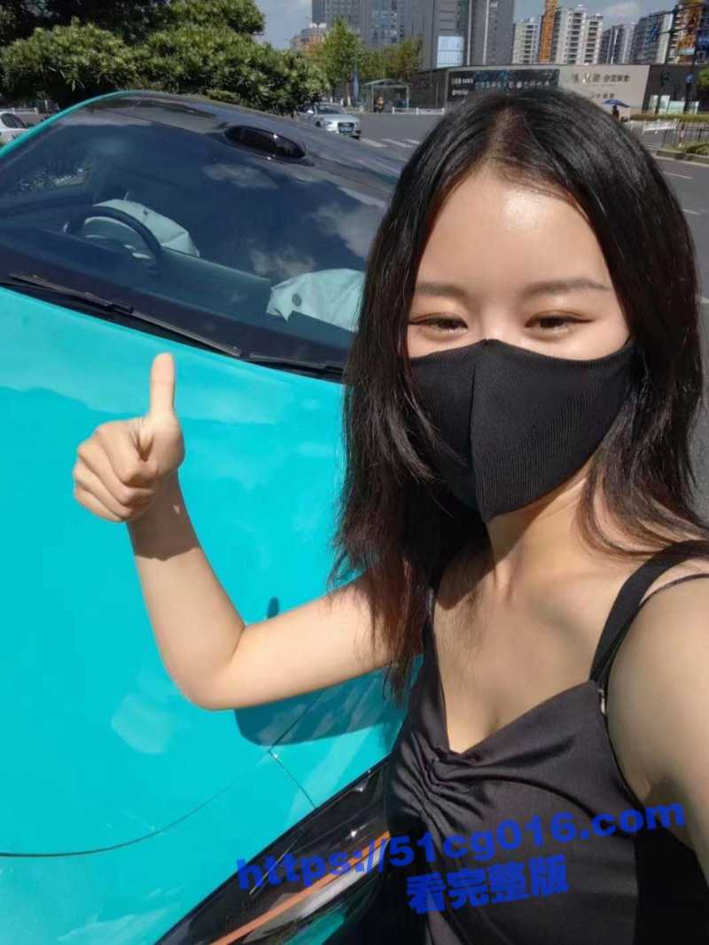 遇事不要慌先发个朋友圈 浙江美女车主开小米SU7冲上花坛先拍照留念 - 51吃瓜网-51吃瓜网