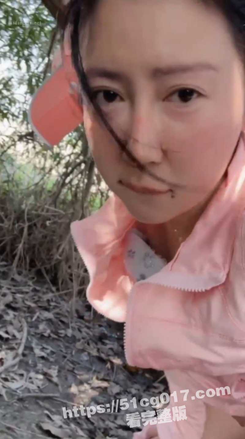 秀人网巨乳 李雅 首次多人4P 被驯化成母狗跪地爬行 舔脚吃鸡撅着肥臀被操的淫叫不停! - 51吃瓜网-51吃瓜网