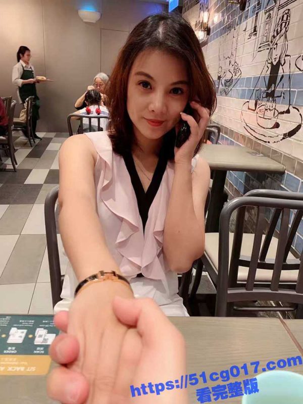 刚离婚的极品少妇 和领导偷情视频曝光 身材一流的大奶骚妇 穿着情趣渔网内衣 翘起屁股等你插入-51吃瓜网