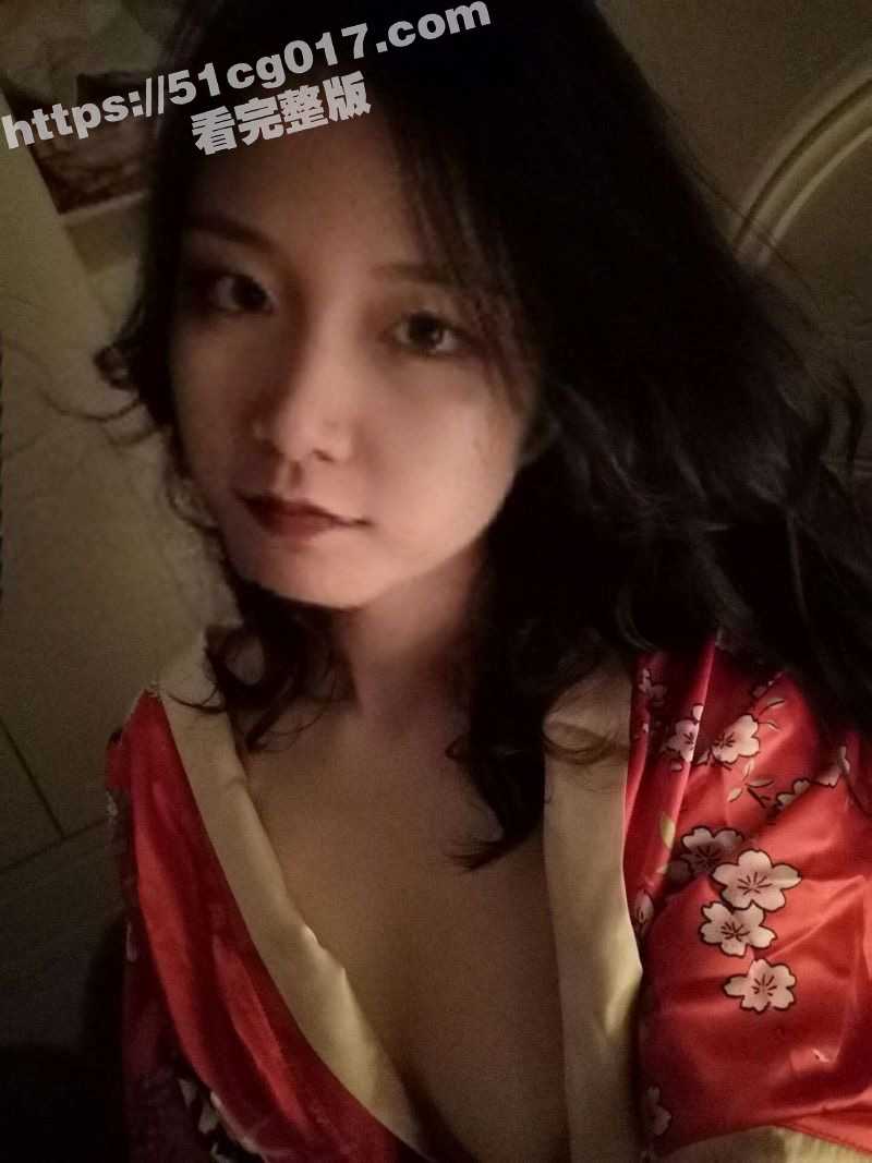 高颜值美女发淫照给异地恋男友打飞机 却被男友曝光出来 完美的身材在镜头前面摆弄着身姿 反差感拉满 - 51吃瓜网-51吃瓜网