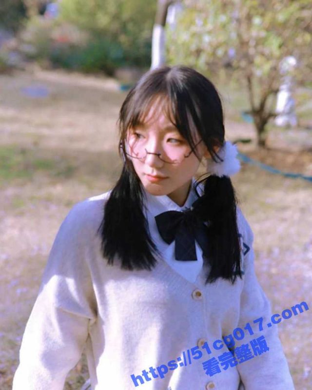 情侣泄密！活泼开朗的黑龙江美女含住男友的鸡巴轻舔慢吞又吸蛋 小嘴湿润舌头灵巧 舔鸡技术一流-51吃瓜网