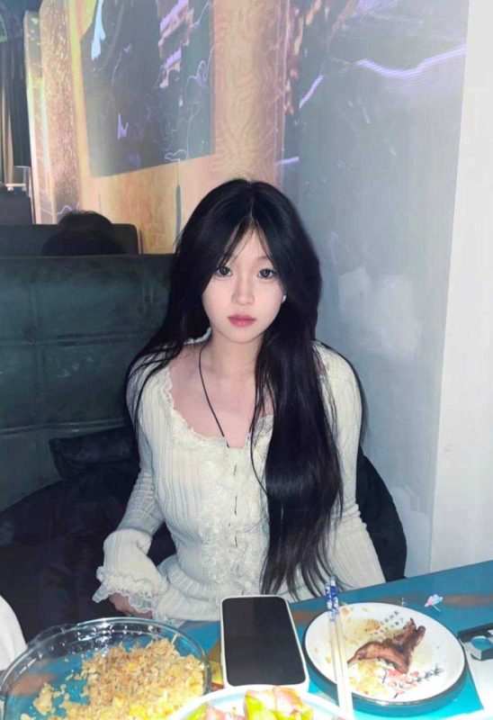 瓜友曝光！！广州小妹妹 第一次下海就被瓜友嫖到 妹妹真是嫩啊白虎馒头b 小小年纪胸部又挺又很饱满-51吃瓜网