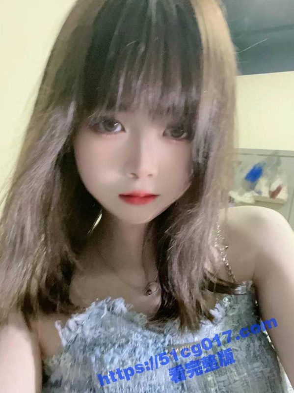 深圳非常清纯的大眼睛妹妹 没想到私下玩的这么开网上约个人就能干 最刺激经历戴跳蛋外出 有深圳的瓜友认识吗？-51吃瓜网