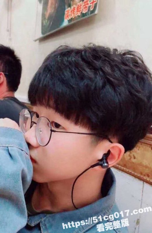 安徽职业技术学院李昕志 堪称校园炮王 勾引少女同学和少妇 不过这鸡巴的确不小 本钱确实够大啊-51吃瓜网