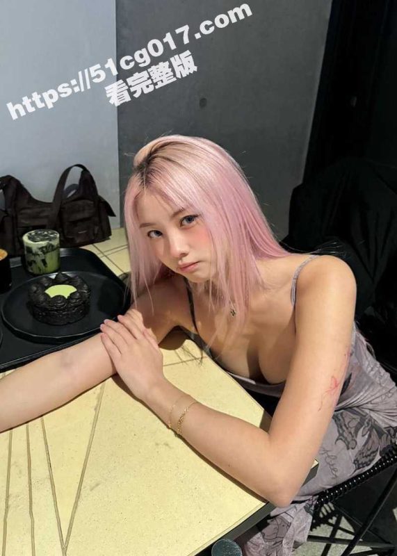 深圳高冷御姐 黄梦瑶 超大尺度情趣装啪啪自拍 屌丝的女神 只是土豪床上的泄欲母狗！-51吃瓜网