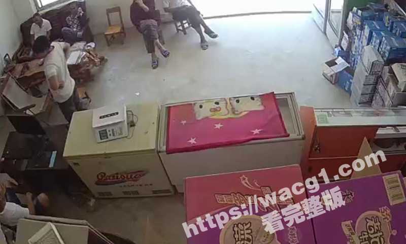 广西两男子邻里矛盾拔刀相向 双刀VS关公刀 这一战简直酣畅淋漓 店内监控流出-51吃瓜网