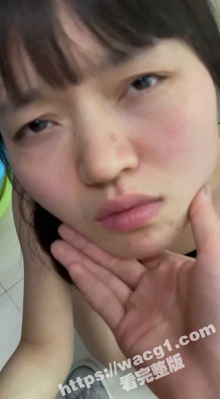 出租屋调教母狗女友 穿上性感黑色情趣衣跪舔鸡巴 边舔边扇她逼脸 暴力揉捏奶子操死她！-51吃瓜网