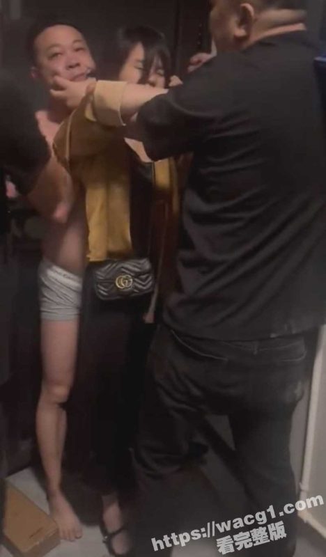 七夕情人节抓奸大赛开始了  浙江台州三门上翻村 妻子力护男小三与老公疯狂拉扯-51吃瓜网