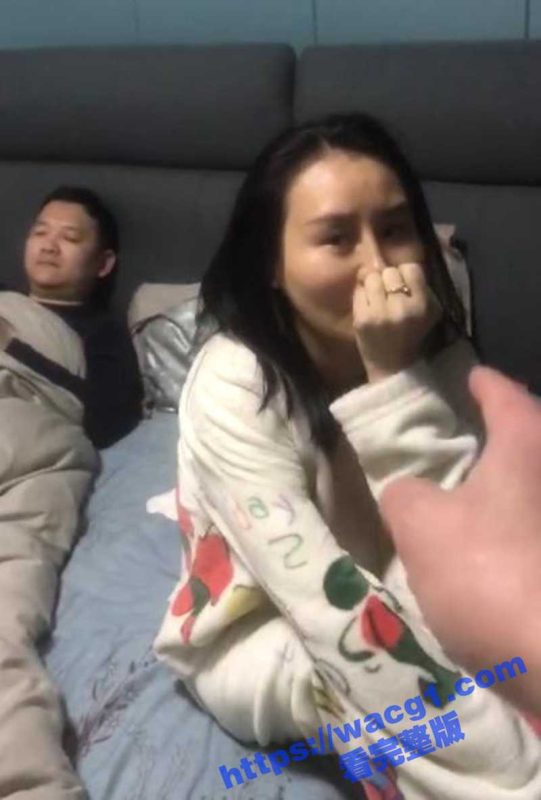 炸裂三观 厚颜无耻的荡妇 抓奸在床还理直气壮 绿帽男竟表示可以原谅她！-51吃瓜网