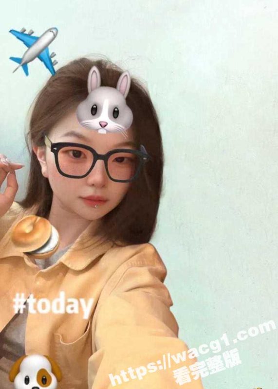 东北双鸭山母狗 赵盈盈 面容文静 可爱系女孩 穿上黑丝情趣装被油腻大叔床上按住爆操 太暴殄天物了！-51吃瓜网