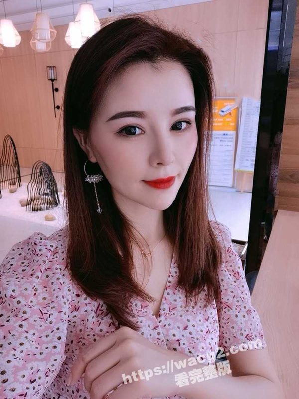 成都美发店老板娘王语嫣 背着老公网上发骚约炮 被投稿流出全网最全版本 可以称为熟女少妇中的天花板了！！！-51吃瓜网