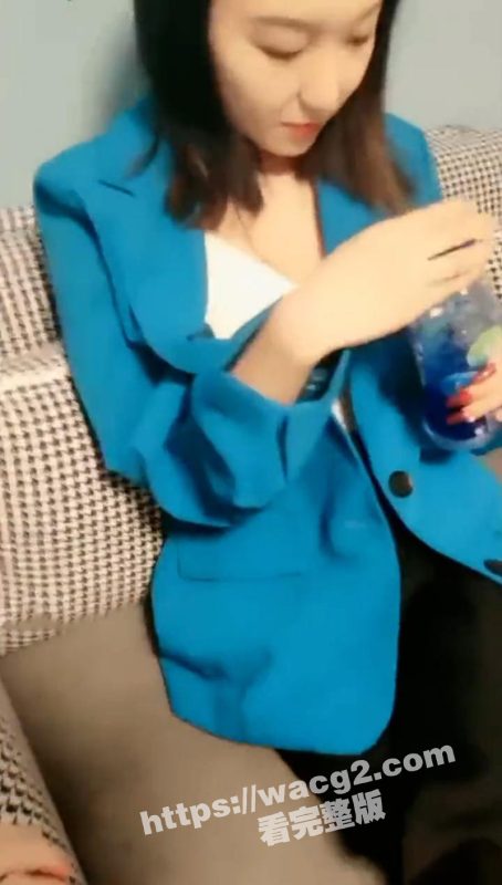 大神探探约到的蓝色西装 刚毕业实习妹子 1000块就可以啪 极品身材蜂腰翘臀 真是赚到了！！-51吃瓜网