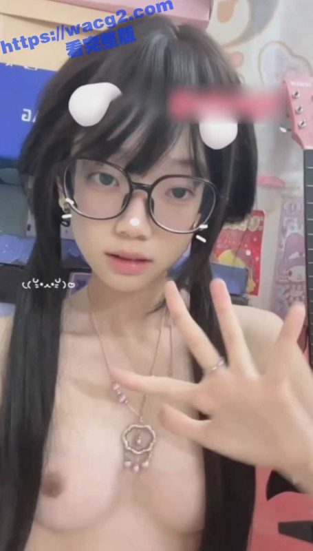 白瘦幼反差婊网红 少萝饭崽 最新福利 双马尾对镜展示自己的娇躯 圆珠笔自慰呻吟-51吃瓜网