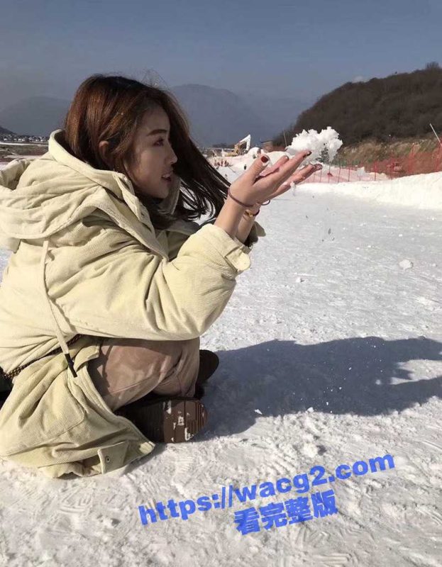 江西宜春学院极品女神冯萧娜 被男友约到酒店联络感情 把丝袜塞到小姐姐嘴里暴力插入 光听声音就已经射了！-51吃瓜网