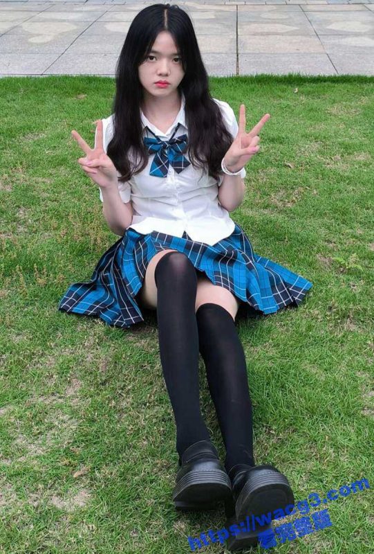 约拍超嫩JK学生妹 拍完写真后带回家 半推半就强上 操作有风险请勿模仿！！-51吃瓜网