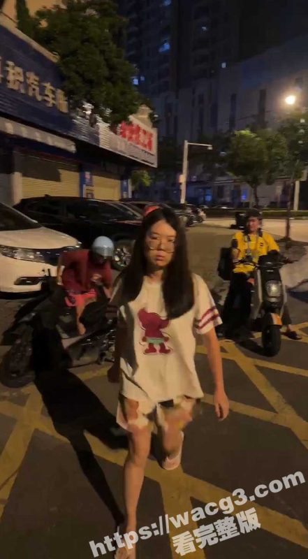 暴躁的女司机！广东鹤山女司机把外卖员撞了 居然下车追着路人打 现在的女司机真是太嚣张太逆天了-51吃瓜网