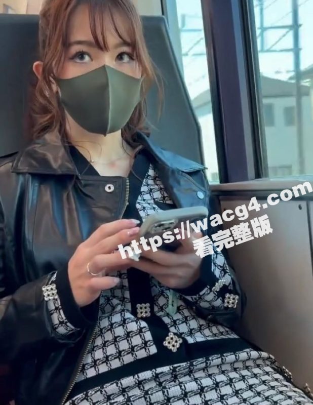 一路偷拍街上遇到的黑丝高颜值小姐姐 忍不住伸出咸猪手 强行蹂躏嫩穴 一边摸还一边拍 小姐姐敢怒敢不言-51吃瓜网