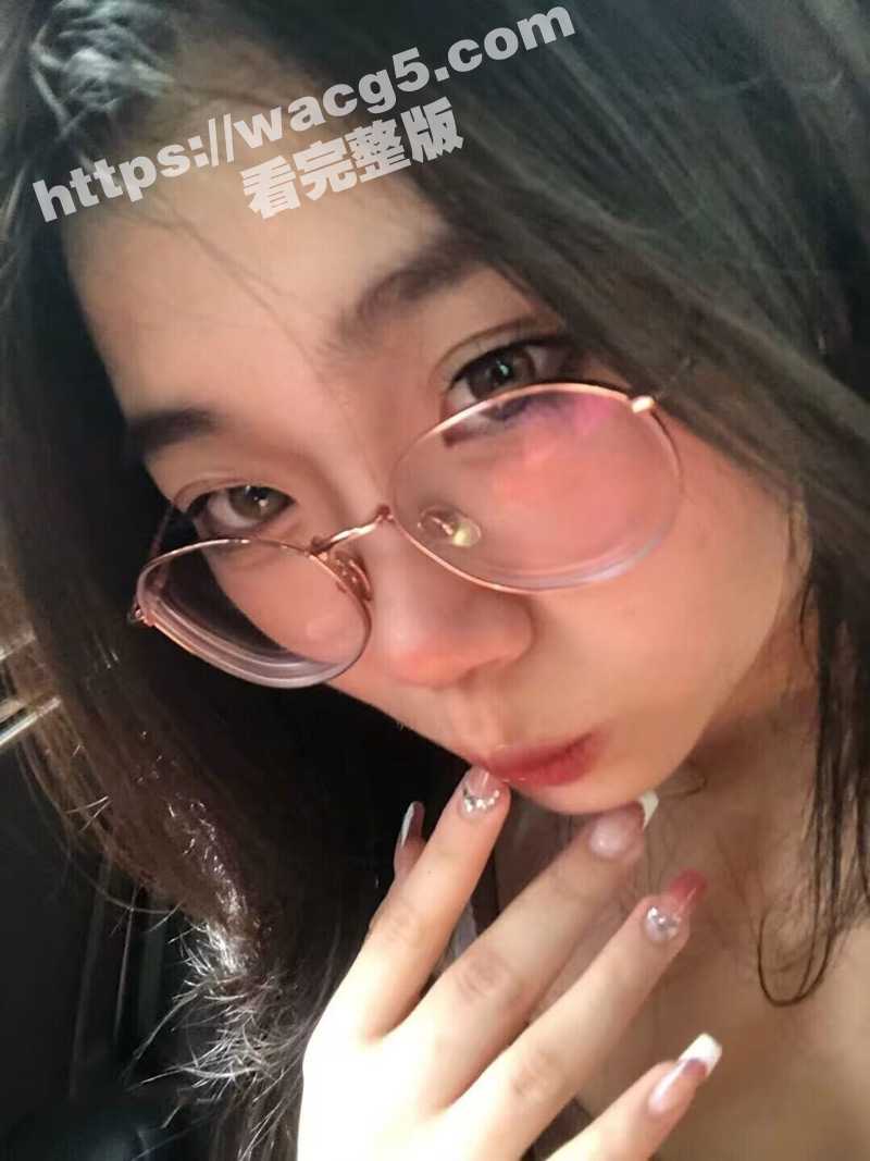 终极反差女教师 巨乳微胖蜜桃臀 穿着黑丝崛起屁股等着大屌插入 瓜友们是不是戴眼镜的都这么反差啊? - 51吃瓜网-51吃瓜网