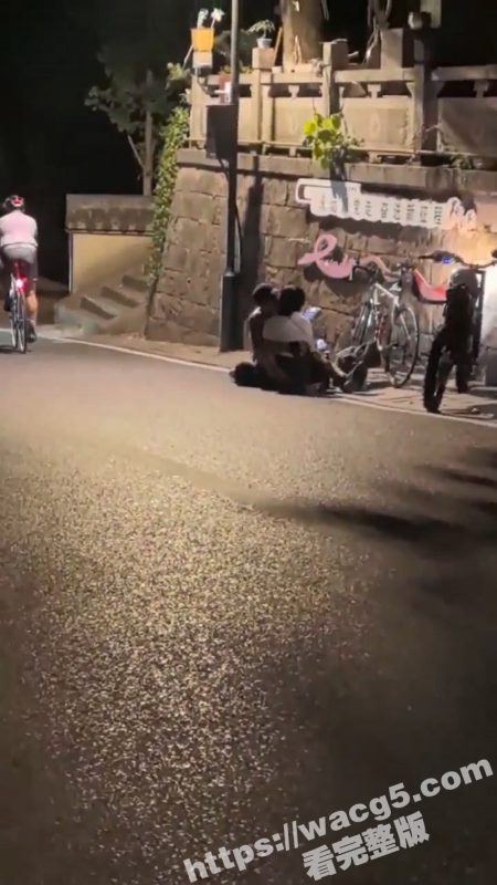 杭州西湖龙井村骑行大瓜！批瘾来了马路上直接开操 骑友拉都拉不开 骑行圈总是能让我们吃到意想不到的瓜！-51吃瓜网