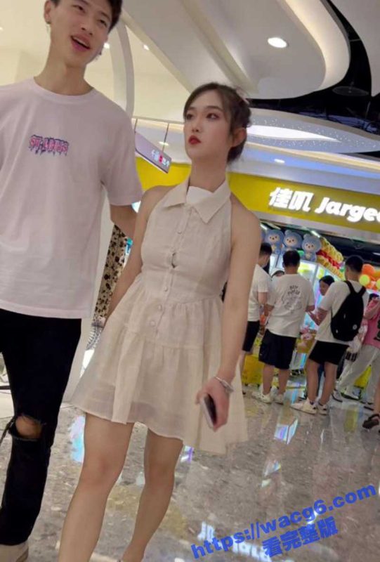 商场尾随偷拍 抄底清纯小美女 露背裙透明蕾丝花内内 阴毛若隐若现超性感！-51吃瓜网