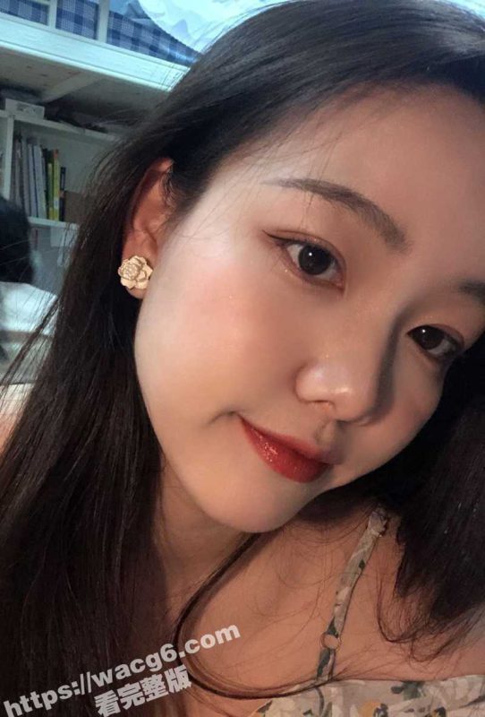 山西大学反差大三学姐 毛佳璇 清纯外表实际上是公交车 炮友4指狂抠黝黑肥逼！-51吃瓜网