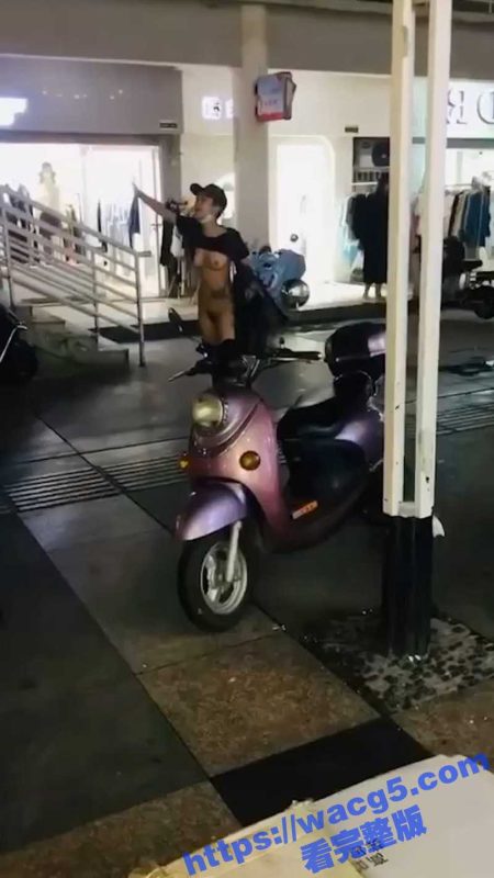 成熟小少妇在商场与街头大胆露奶脱裤子露逼 是主人的任务呢 还是精神有问题？-51吃瓜网