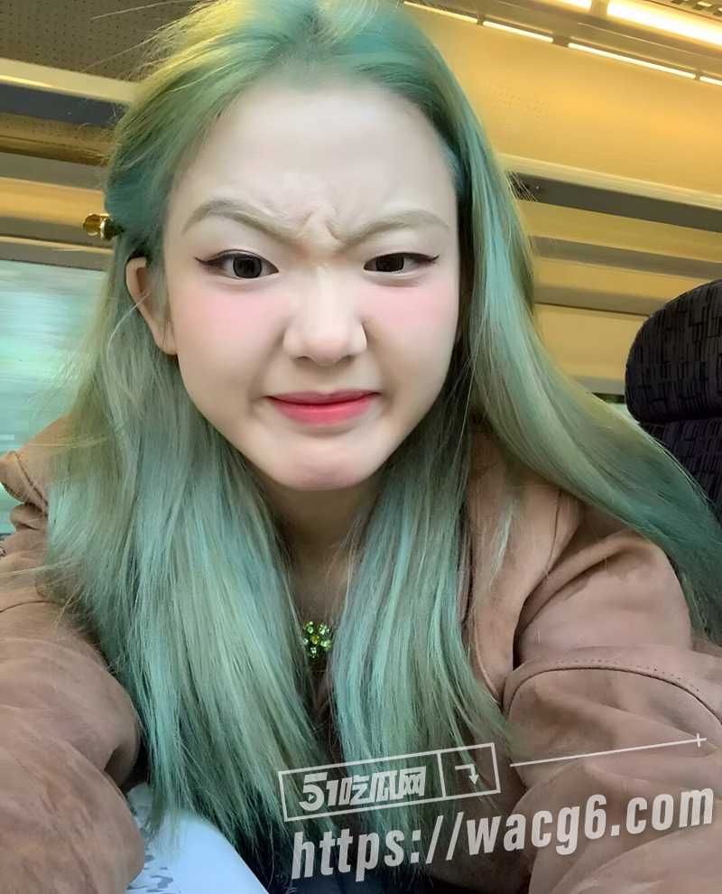 浙江大学外国语学院 学生妹钟钰姣 背着男友千里送逼 脚踏8只船 结果惨遭曝光！ - 51吃瓜网-51吃瓜网