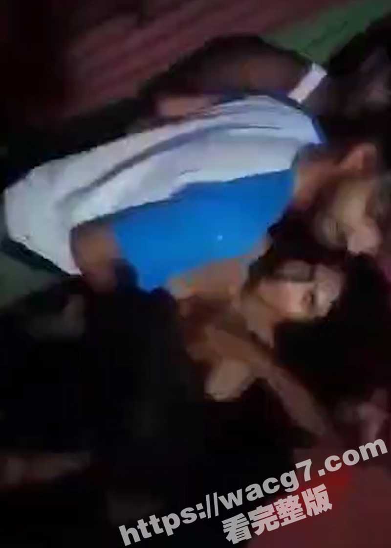 印度真实强奸 大奶少女被数十人轮奸 还不忘拍小视频 在印度女人真是一点安全感都没有呀！ - 51吃瓜网-51吃瓜网