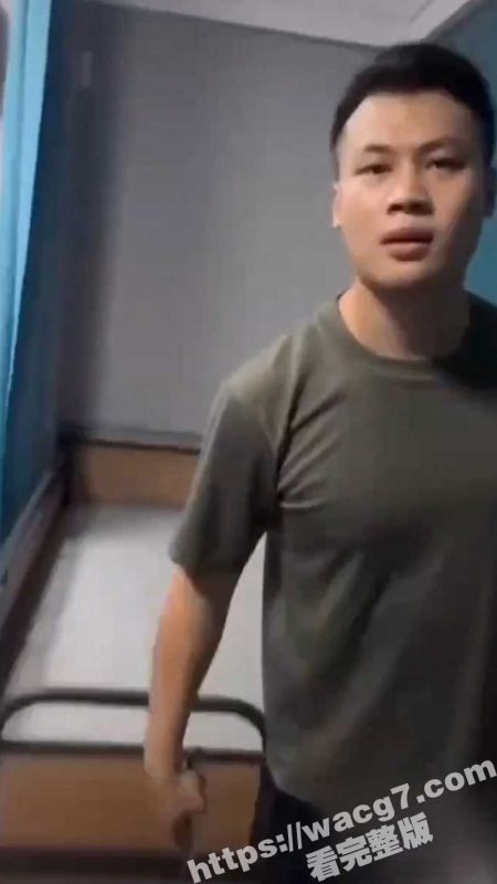 广州工商学院花都校区学生让教官早点来查房起了冲突 在宿舍殴打教官！-51吃瓜网