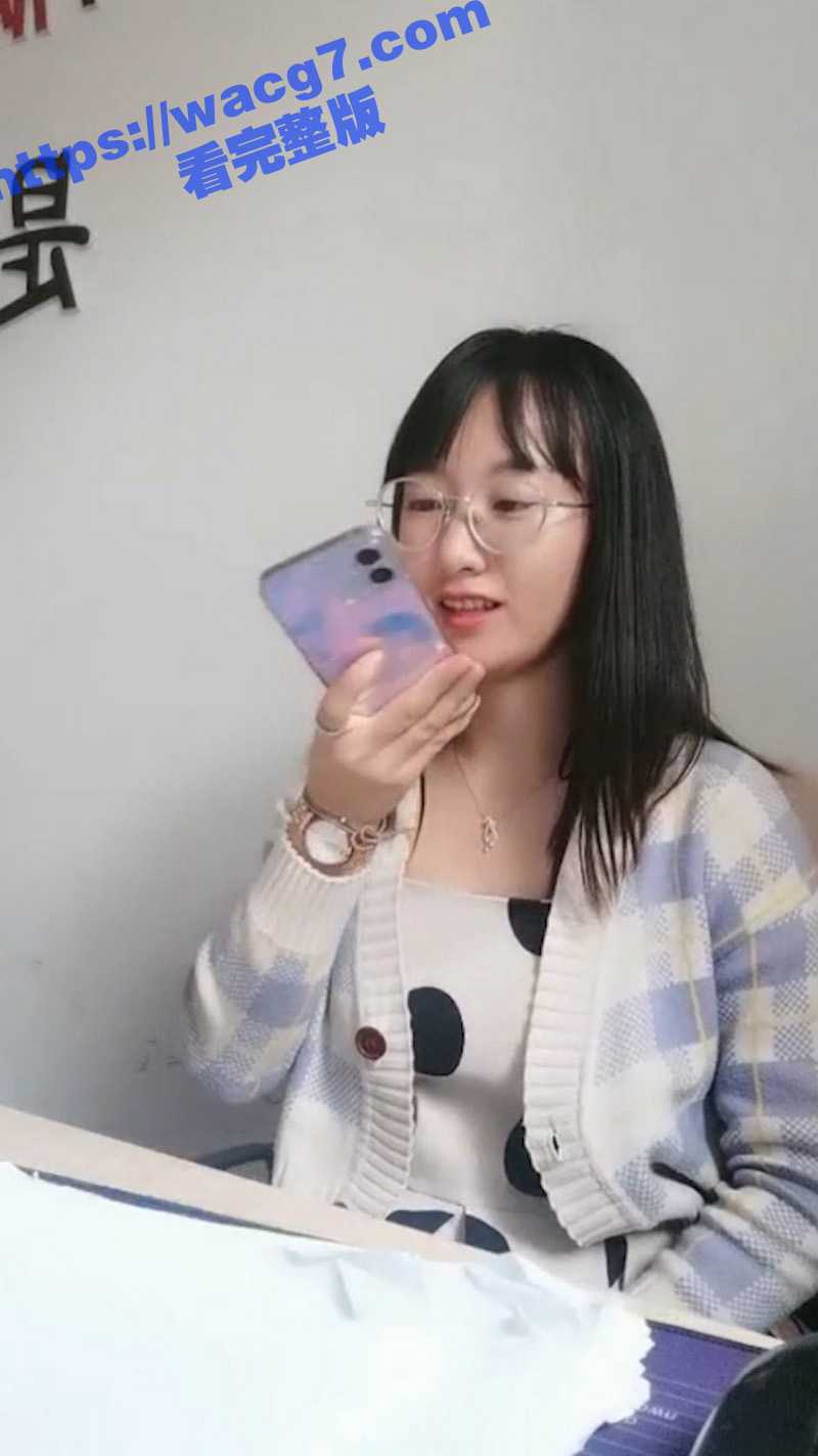 云南昆明的老师 卖身还贷 在办公室就开始自摸自慰了 看这样子是非常喜欢暴露给大家看啊！ - 51吃瓜网-51吃瓜网