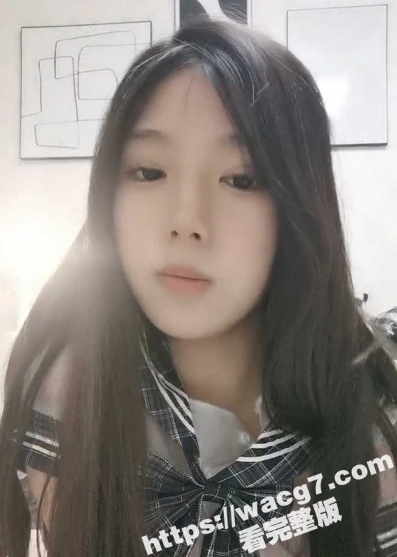 河北19岁反差学妹 黄茜妮 带上黑框眼镜与JK制服下海直播！翘起顶级大肥臀自慰扣穴 少女身体独有的骚劲让人移不开视线！-51吃瓜网