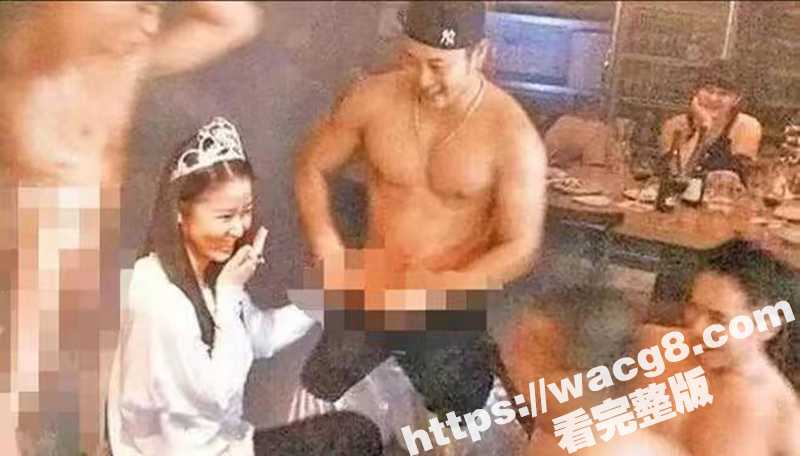 女星林心如39岁生日 经纪人为她找5位男模 赤裸上身表演庆祝 场面暧昧至极 霍建华竟然也被绿了-51吃瓜网