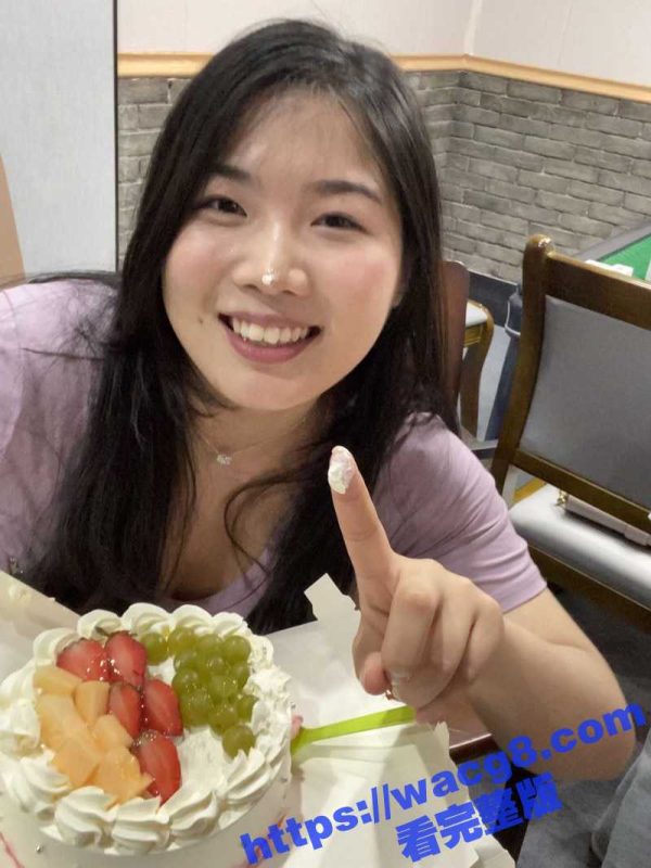 丰满身材大学生过生日 体育生弟弟仅送个蛋糕 就直接拿下后入了 被操的时候 骚逼一脸的幸福笑容-51吃瓜网