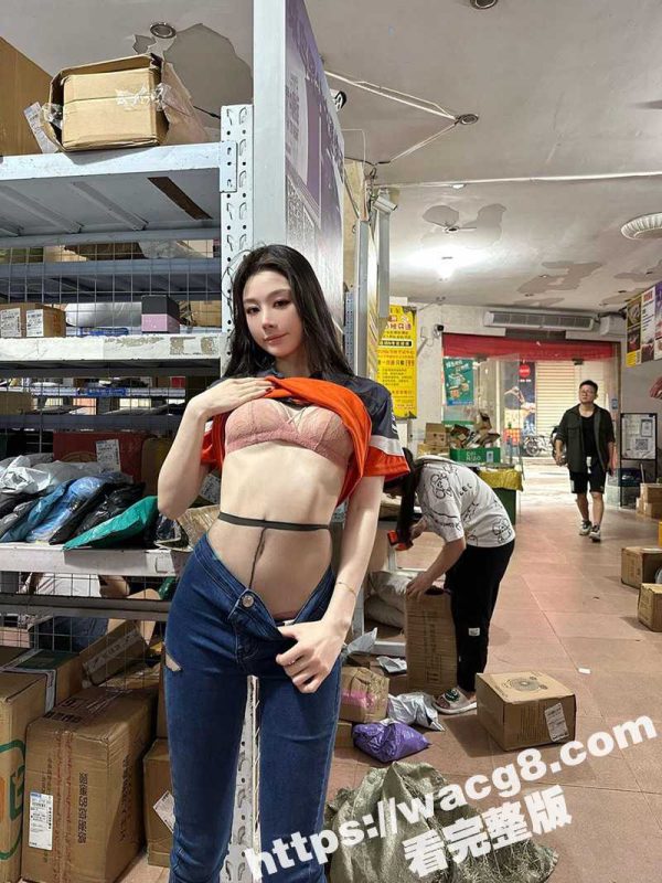 30万粉丝著名网红模特「小逗逗」cos化身神通快递员在快递站露出 极品露脸大长腿顶级露出专家！-51吃瓜网