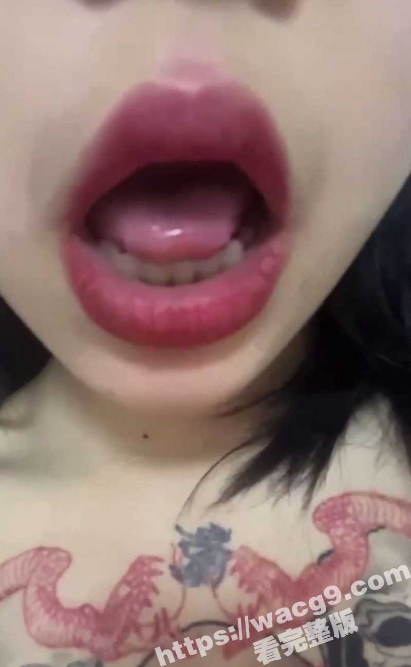 全身纹身的精神小妹被几位大哥轮番上阵干在地上趴着 最后实在没力气了被大哥抗到床上去！ - 51吃瓜网-51吃瓜网