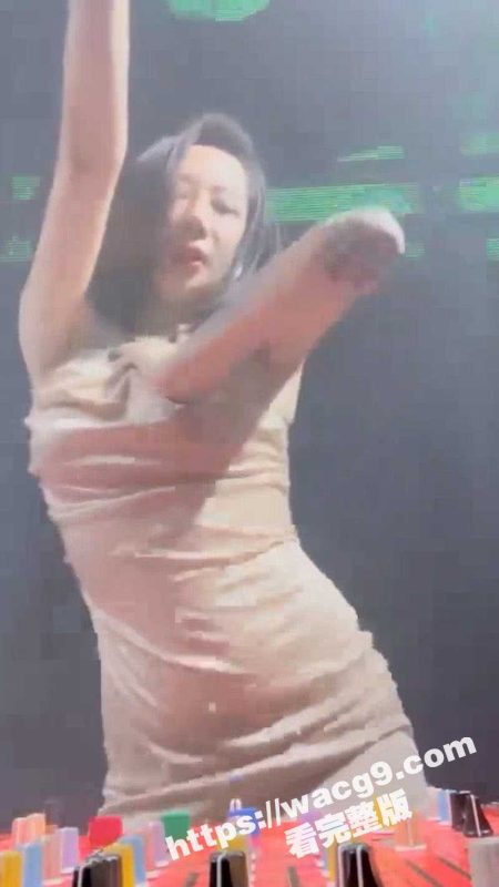 深圳酒吧狂野巨乳网红女DJ欲许愿池上班带跳蛋跳舞 下班对镜抠逼自慰到抽搐-51吃瓜网