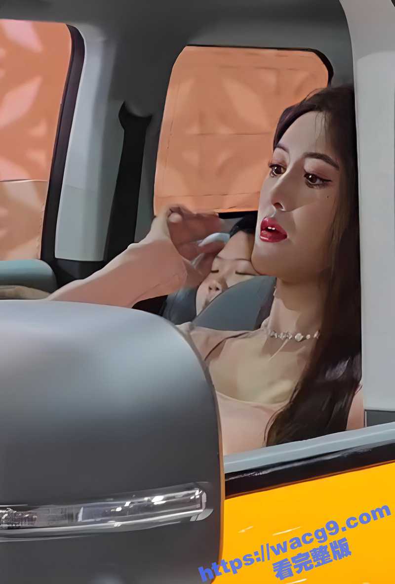 偷拍抄底车展模特 白嫩大长腿性感诱人 360度无死角贴身跟拍 这个视角看美女很有感觉！ - 51吃瓜网-51吃瓜网