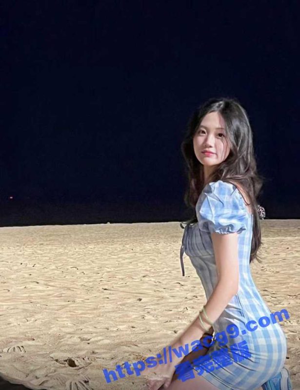 四川高校神颜值美女 叶黎慧 女寝床上背着室友全裸掰穴直播处女膜！一对奶子饱满圆润 骚逼也很紧！-51吃瓜网