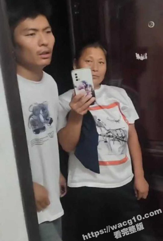 被抓奸了怎么办？ 在线等 男子约炮少妇被老公婆婆抓奸 淡定录视频让人哭笑不得！-51吃瓜网