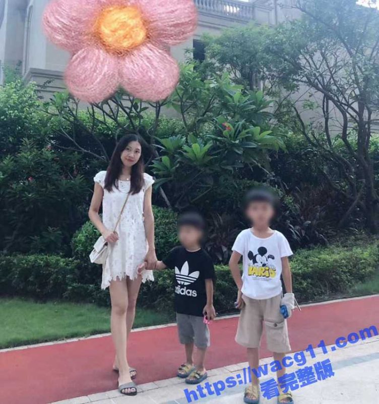 深圳顶级富婆黄慧敏 两个孩子的极品少妇 白天女神晚上骚婊 带着口球 求着主人调教自己-51吃瓜网