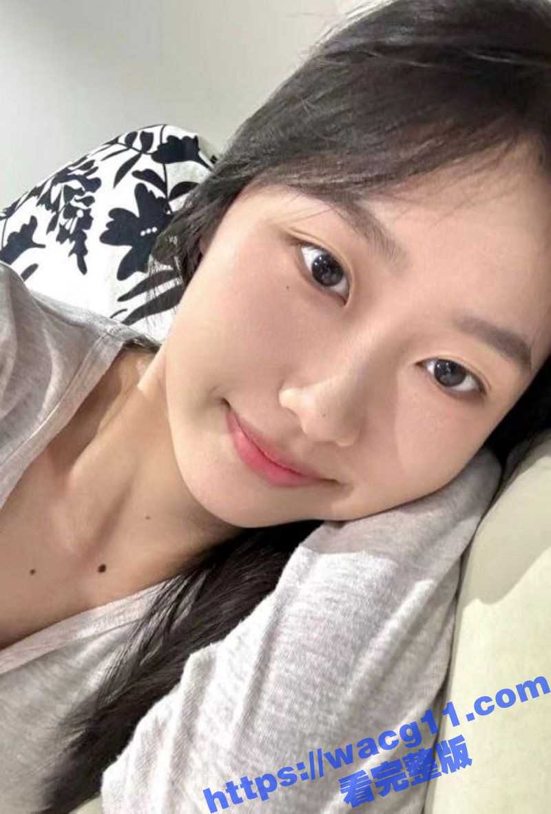 武汉服装学院大三学生 刘宝妍 在宿舍拉上窗帘搔首弄姿 大胆的直播自慰! - 51吃瓜网-51吃瓜网