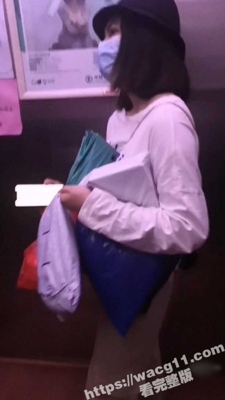 经典中的经典流出！恋鞋爱好者真实尾随跟踪各路美女少妇 将精液射入她们鞋子中！-51吃瓜网