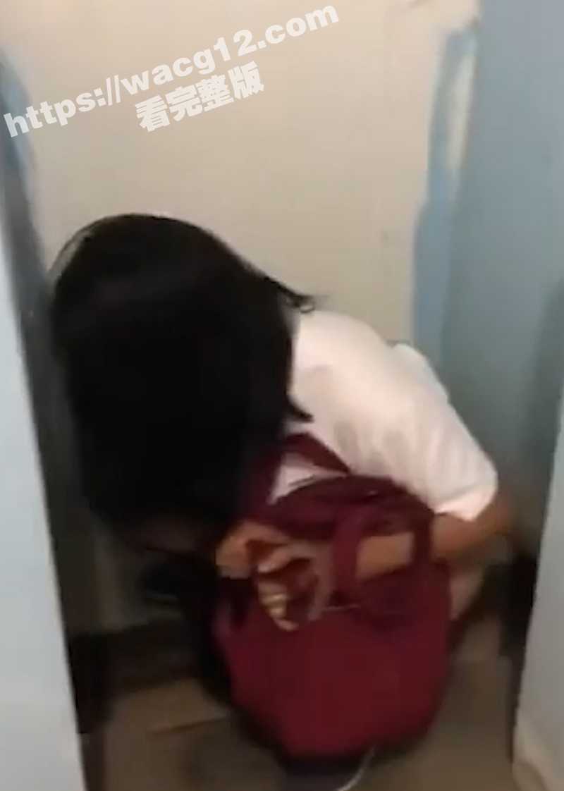 爆坑闺蜜大型社死现场！拍闺蜜放尿再上传网络 中国好闺蜜背刺直击！ - 51吃瓜网-51吃瓜网