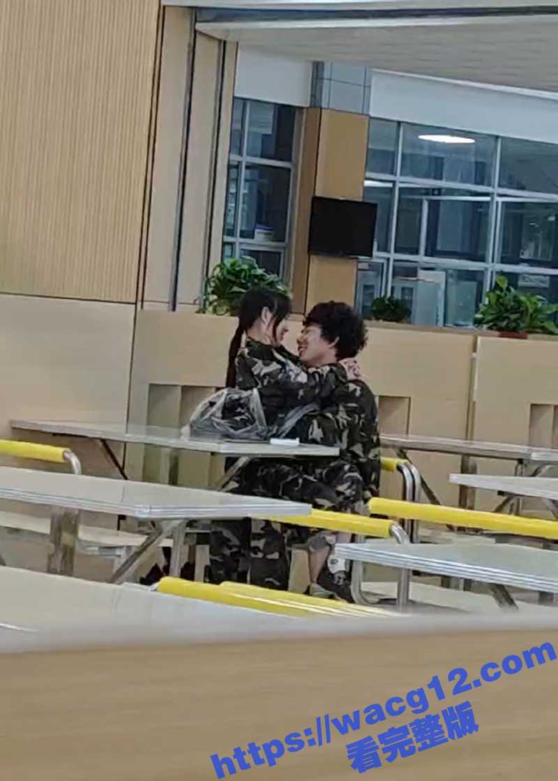 大学食堂惊现淫荡表演！大一新生众目睽睽之下公然口交 场面不忍直视！ - 51吃瓜网-51吃瓜网