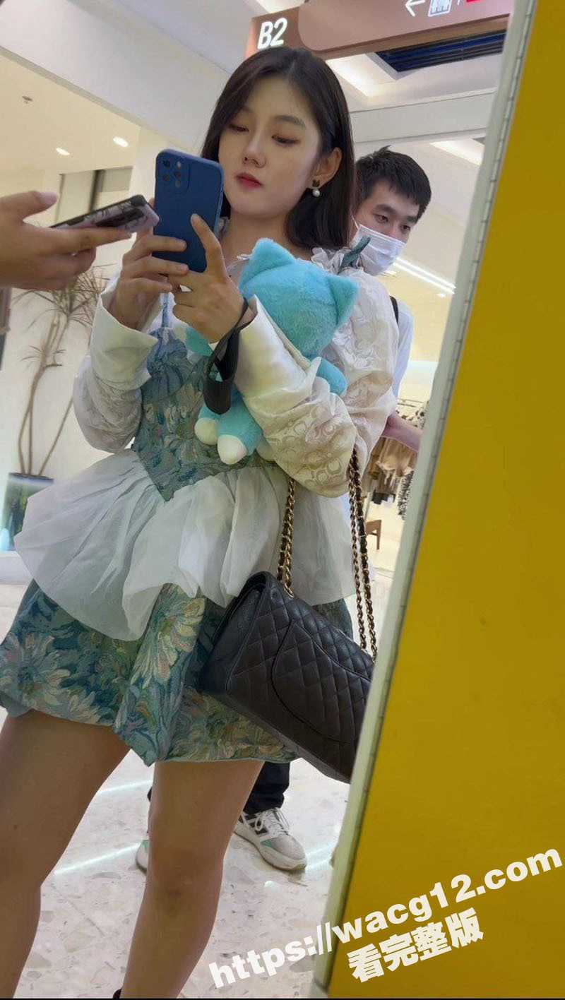 抄底大神商场跟踪花裙子美人 一路疯狂偷拍裙底 高颜值美人美腿肥臀直怼脸 白色骚内裤性感诱人 - 51吃瓜网-51吃瓜网